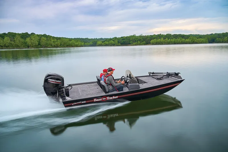 Slide: The Image of Tracker Bass Tracker Classic XL 2026 - 33