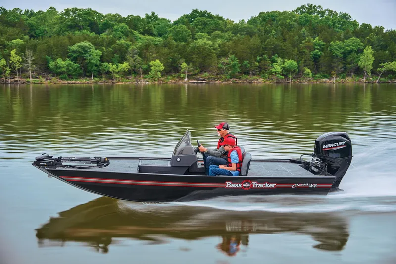 Slide: The Image of Tracker Bass Tracker Classic XL 2026 - 29