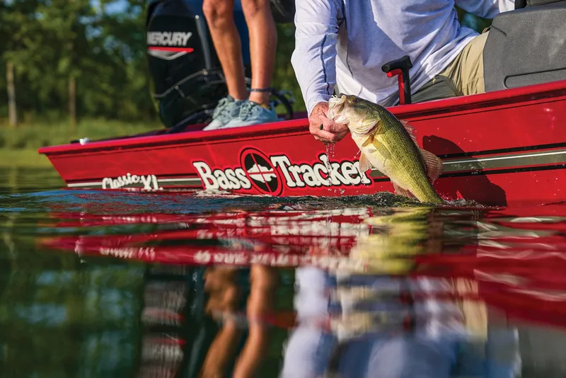 Slide: The Image of Tracker Bass Tracker Classic XL 2026 - 52