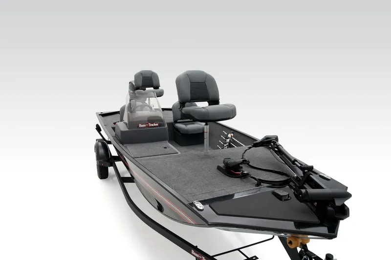 Slide: The Image of Tracker Bass Tracker Classic XL 2026 - 4