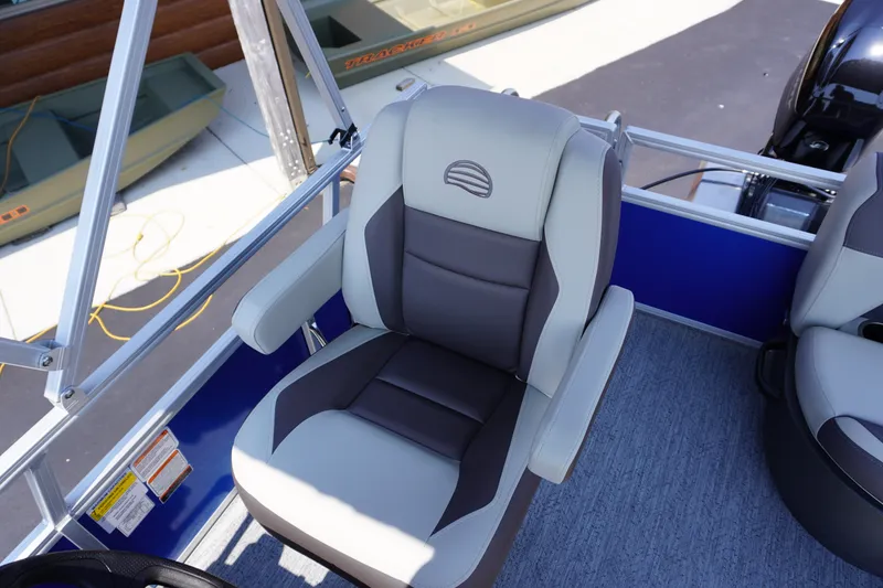 Slide: The Image of Captain's chair on 2027 Sun Tracker Bass Buggy 16 DLX pontoon boat. - 10