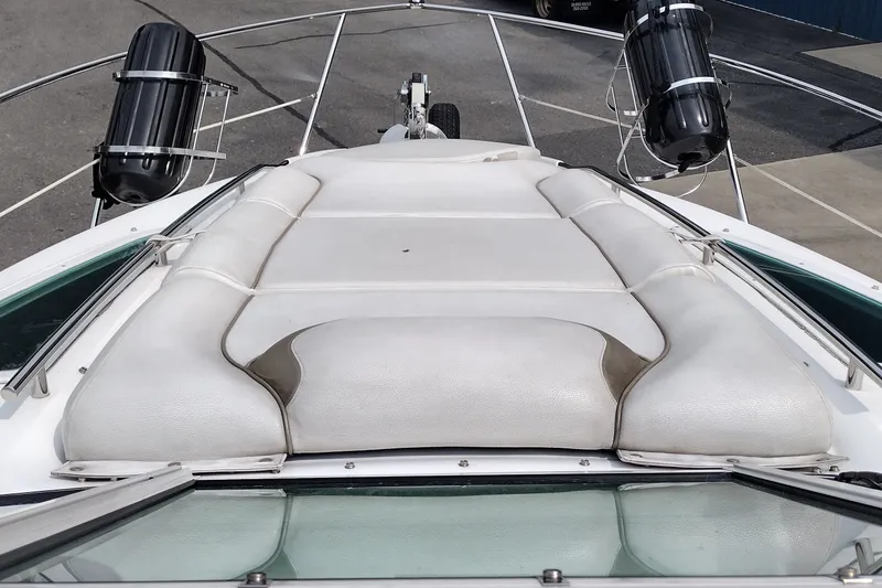 Slide: The Image of 2006 Doral Monticello 250 boat with white cushioned deck and railing. - 18