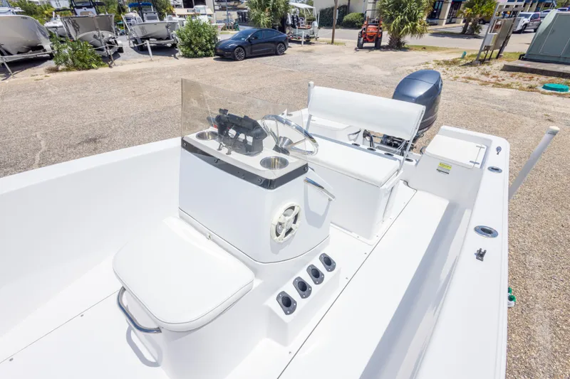 Slide: The Image of 2015 Sportsman Island Reef 17 Center Console boat with steering wheel and seating. - 28