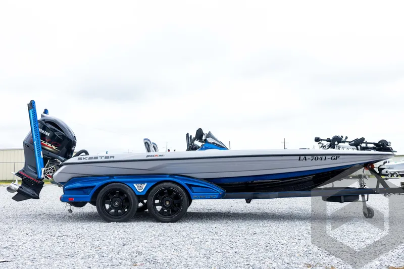 Slide: The Image of 2020 Skeeter FXR20 Limited boat with Yamaha motor on a gravel lot. - 4