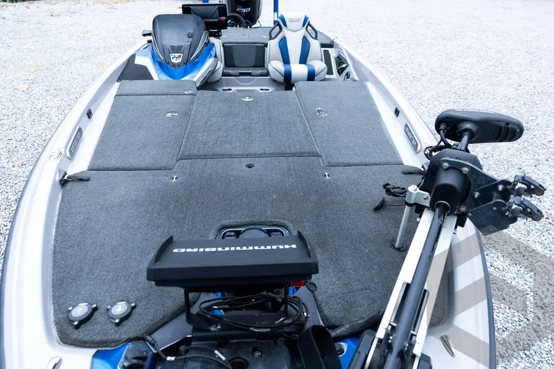 Slide: The Image of 2020 Skeeter FXR20 Limited fishing boat with Minn Kota trolling motor on deck. - 14