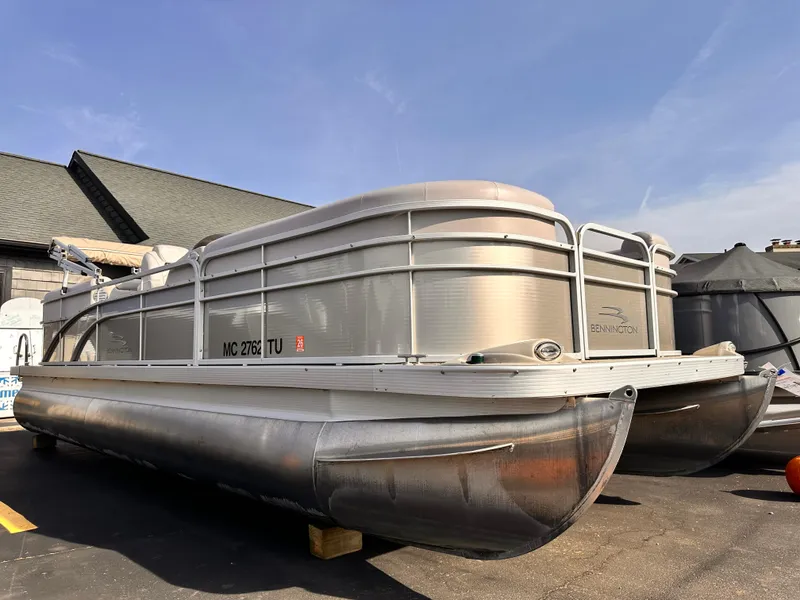 Slide: The Image of 2015 Bennington S24 pontoon boat parked outdoors on a sunny day. - 6
