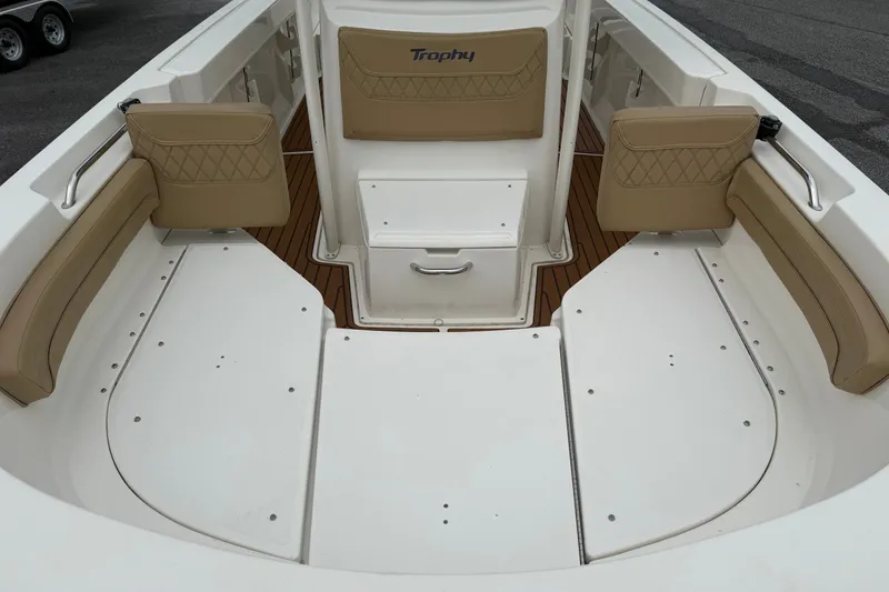 Slide: The Image of 2022 Bayliner Trophy T20CX boat interior with tan seating and white deck. - 5