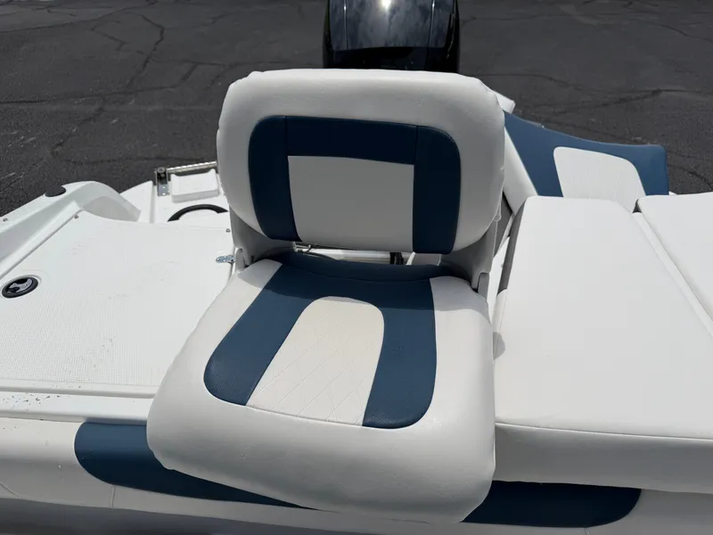 Slide: The Image of Tahoe 185 S 2022 - 17