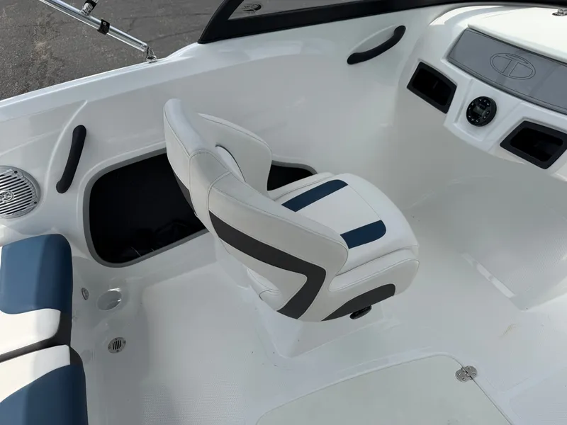 Slide: The Image of Tahoe 185 S 2022 - 15
