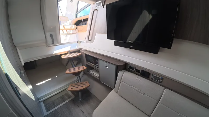 Slide: The Image of Sea Ray SLX 400 Outboard 2019 - 35