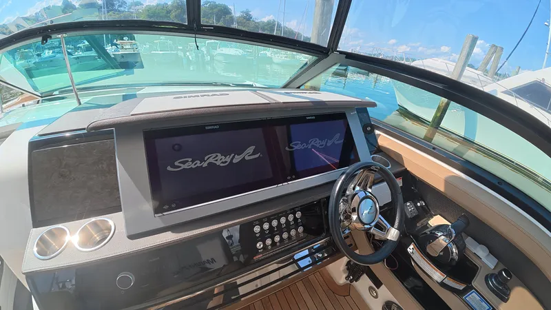 Slide: The Image of Sea Ray SLX 400 Outboard 2019 - 41