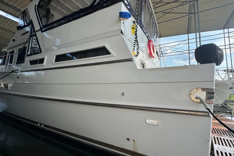 Slide: The Image of Exterior Port Profile View - 89