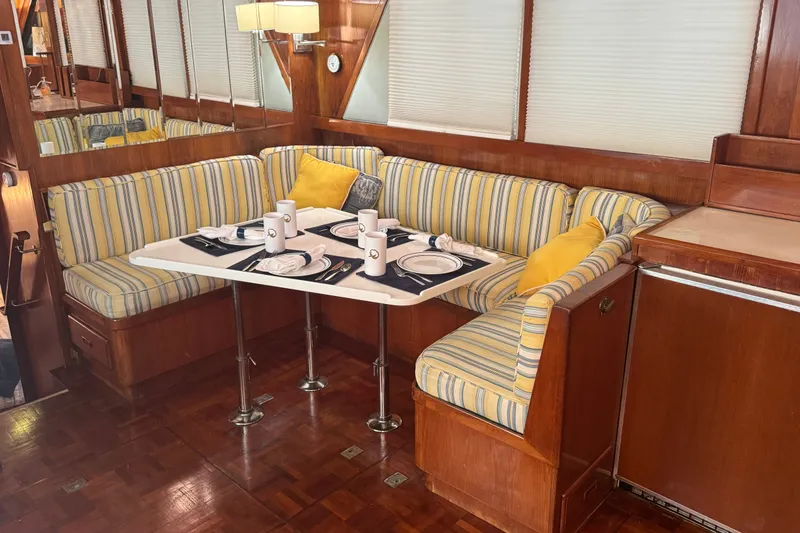 Slide: The Image of Dinette Seating - 31