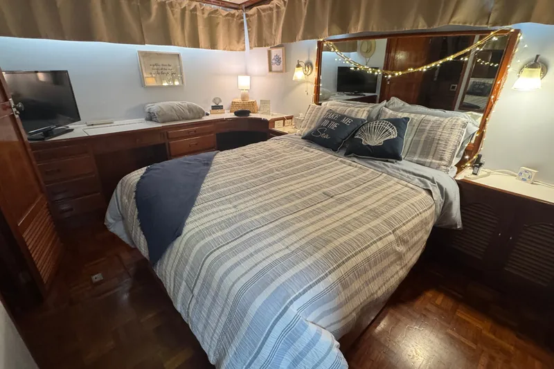 Slide: The Image of Aft Primary Stateroom with Ensuite - 51