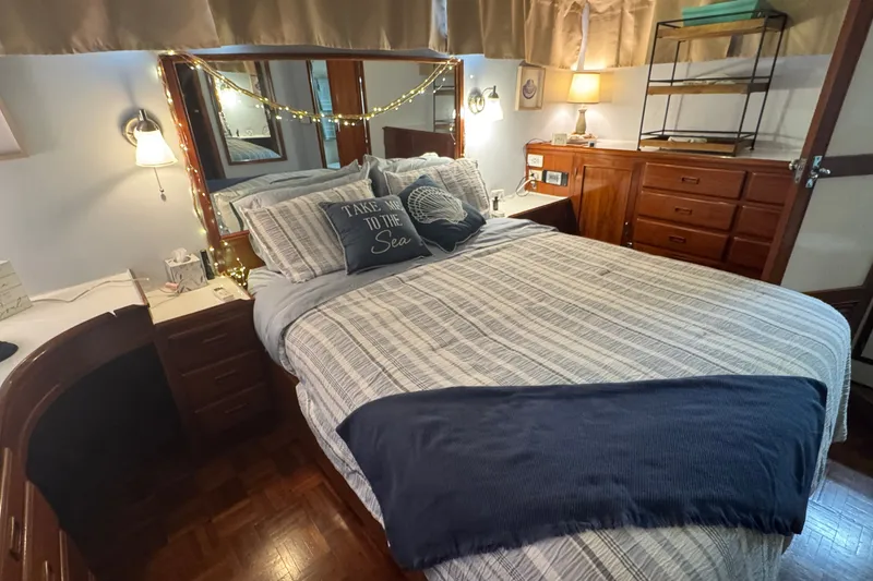 Slide: The Image of Aft Primary Stateroom with Ensuite - 50