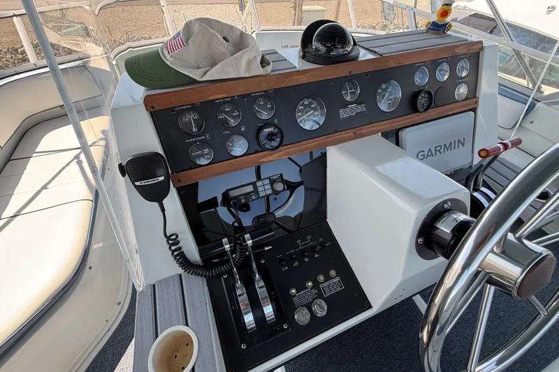 Slide: The Image of 1989 Carver 340 Santego helm with gauges, Garmin system, and steering wheel. - 15