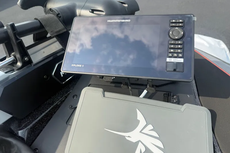 Slide: The Image of Humminbird Xplore 9 fishfinder on 2027 Skeeter ZXE20 boat dashboard. - 24