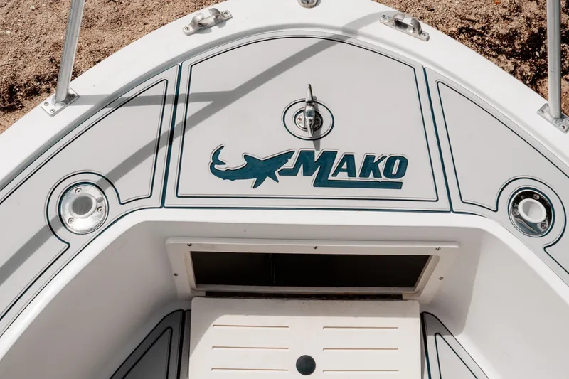 Slide: The Image of 1996 Mako 231 Center Console boat deck with logo and fittings. - 32