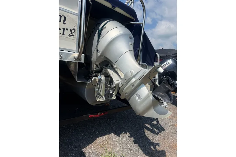 Slide: The Image of 2006 Triton Summit Pontoon 220 T Platinum outboard motor close-up on a sunny day. - 29