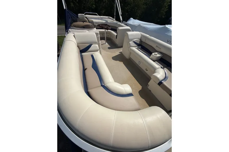 Slide: The Image of 2006 Triton Summit Pontoon 220 T Platinum with spacious seating and elegant design. - 6