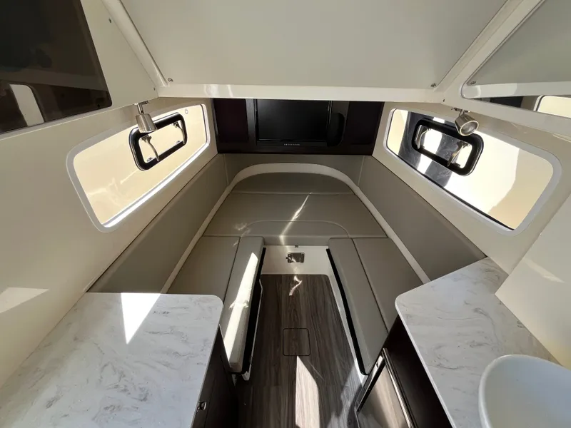Slide: The Image of Scout 355 LXF 2024 - 23