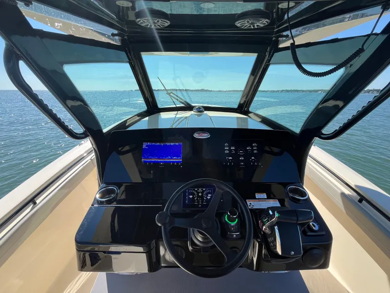 Slide: The Image of Scout 355 LXF 2024 - 19