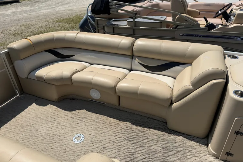 Slide: The Image of Beige seating area on a 2012 Crest 230SLR Classic boat. - 6