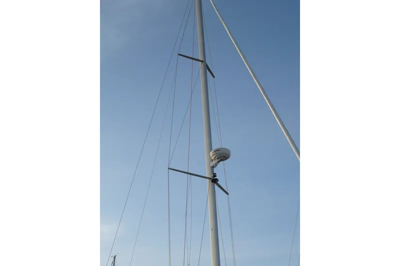 Slide: The Image of Mast of 2001 Catalina 42 MkII sailboat against clear blue sky. - 17