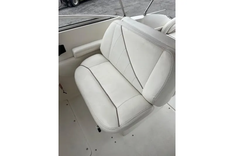 Slide: The Image of White leather seat on 2000 Larson Cabrio 254 boat interior. - 11