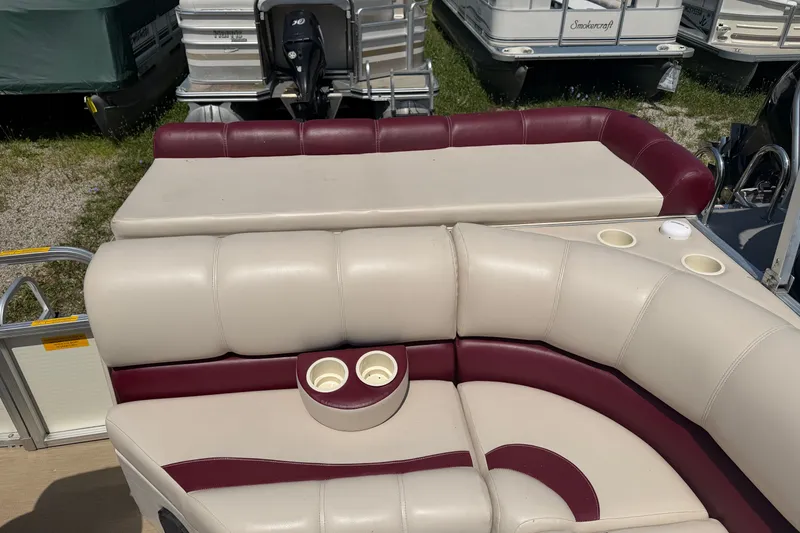 Slide: The Image of 2005 Tahoe Pontoon Sierra 20' boat with beige and maroon seating, cup holders, and motor. - 15