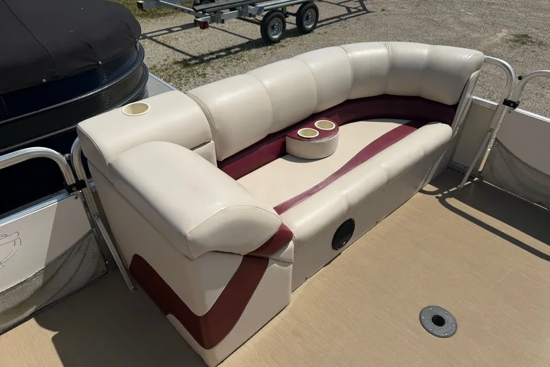 Slide: The Image of 2005 Tahoe Pontoon Sierra 20' boat interior with cream and maroon seating. - 3