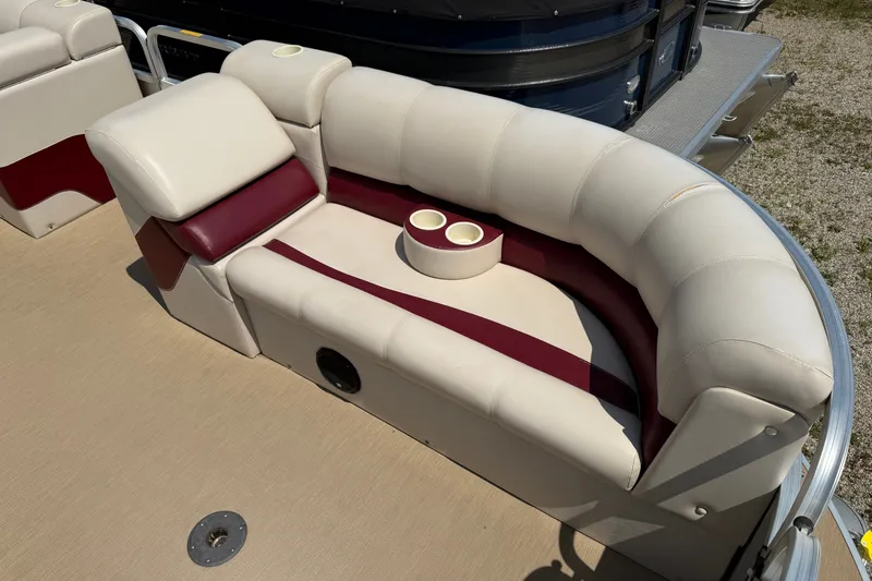 Slide: The Image of Luxurious seating on a 2005 Tahoe Pontoon Sierra 20' boat with cup holders. - 6