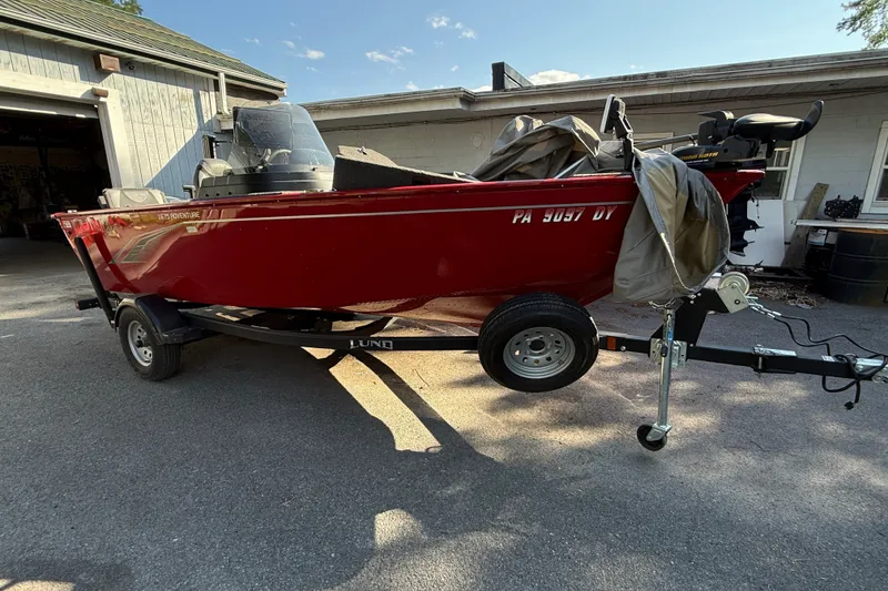 Slide: The Image of 2020 Lund 1675 Adventure SS boat on trailer, parked outdoors in sunlight. - 27