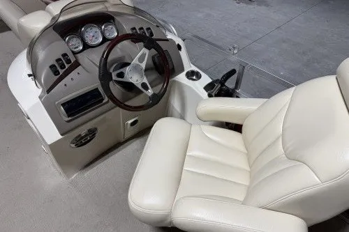 Slide: The Image of 2004 Bennington 2575 boat interior with steering wheel and plush captain's chair. - 5