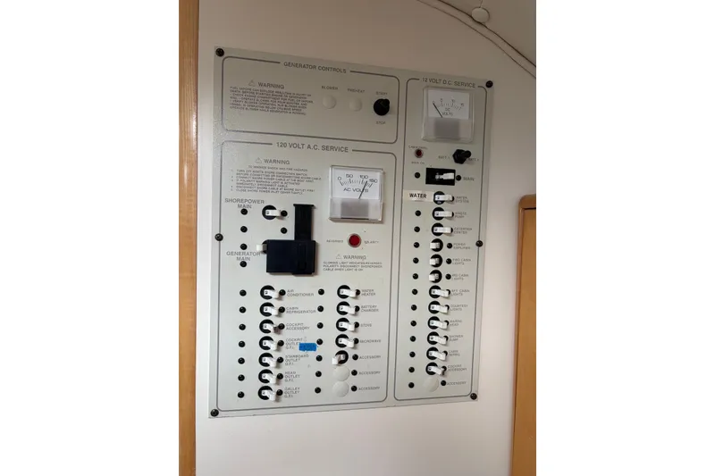 Slide: The Image of Electrical control panel on a 2001 Larson Cabrio 330 boat. - 20