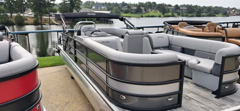 The Image of Bentley Pontoons Legacy 220 Cruise XL 2027 - 6