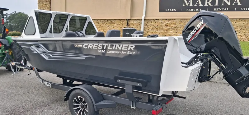 Slide: The Image of Crestliner 1850 Commander Elite 2026 - 4