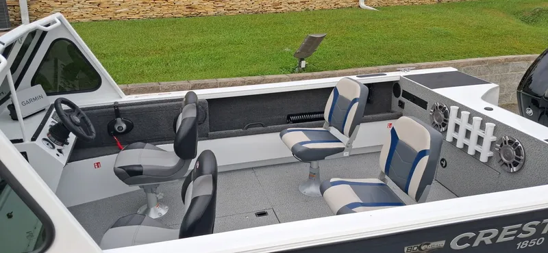 Slide: The Image of Crestliner 1850 Commander Elite 2026 - 3