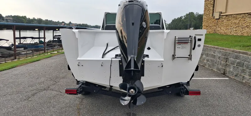 Slide: The Image of Crestliner 1850 Commander Elite 2026 - 5