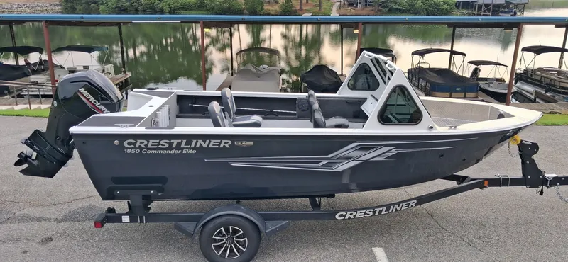 Slide: The Image of Crestliner 1850 Commander Elite 2026 - 16