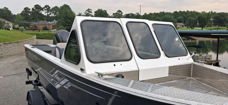 Slide: The Image of Crestliner 1850 Commander Elite 2026 - 15