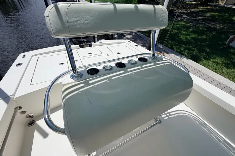 Slide: The Image of 2015 Pathfinder 2300 HPS boat seat with rod holders, dockside view. - 28