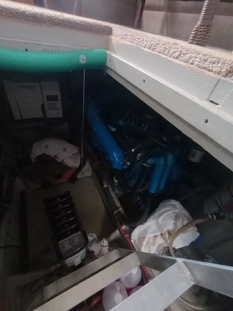 Slide: The Image of View of the engine room in a 1991 Silverton AFT CABIN with a blue engine. - 39