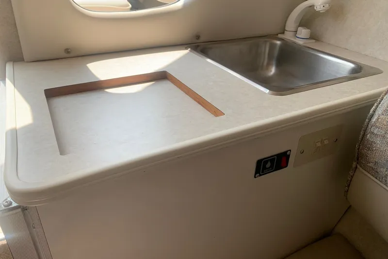 Slide: The Image of 2000 Maxum 2300 SC boat interior with sink and countertop. - 17