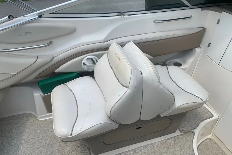 Slide: The Image of Interior of a 2000 Maxum 2300 SC boat with white leather seating. - 11