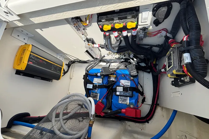 Slide: The Image of Electrical system of 2025 Sea Ray SDX 250 Outboard with batteries and wiring. - 6