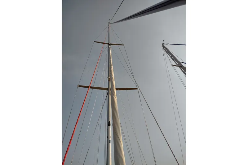 Slide: The Image of Mast and rigging of 2005 Garcia Passoa 47 sailboat against a cloudy sky. - 54