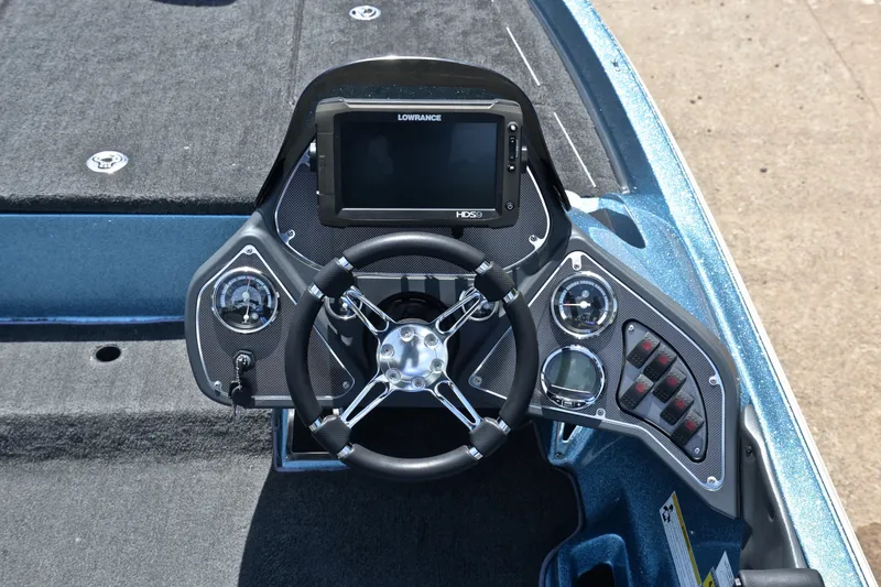 Slide: The Image of 2012 Ranger Z518 boat dashboard with steering wheel and Lowrance HDS display. - 25