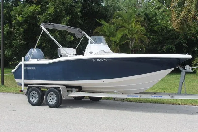 The Image of Tidewater 210 LFX 2014 - 1