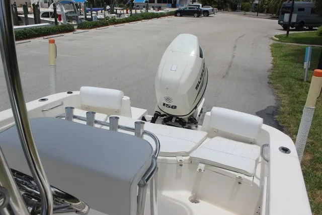 Slide: The Image of Bulls Bay 200 Center Console 2016 - 24